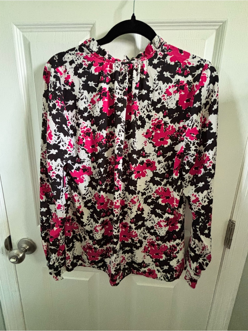 Rose & Olive Pink Black and White Floral V-Neck Long Sleeve Blouse - Picture 5 of 5